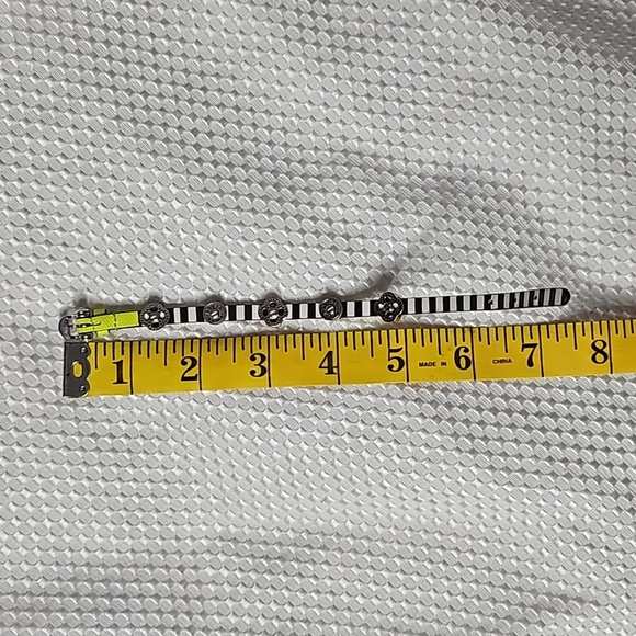 HENRI BENDEL NEON GREEN LEATHER & STUD BRACLET - Picture 5 of 8